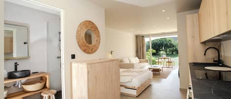 Deluxe Studio Suite, Garden View