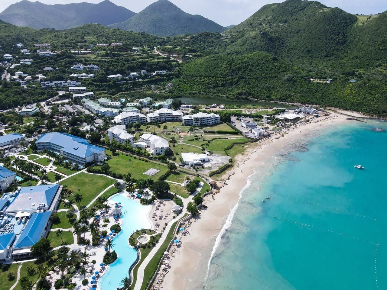 Deluxe Studio Suite, Garden View | Beach