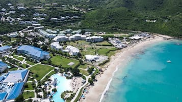 Deluxe Studio Suite, Garden View | Beach