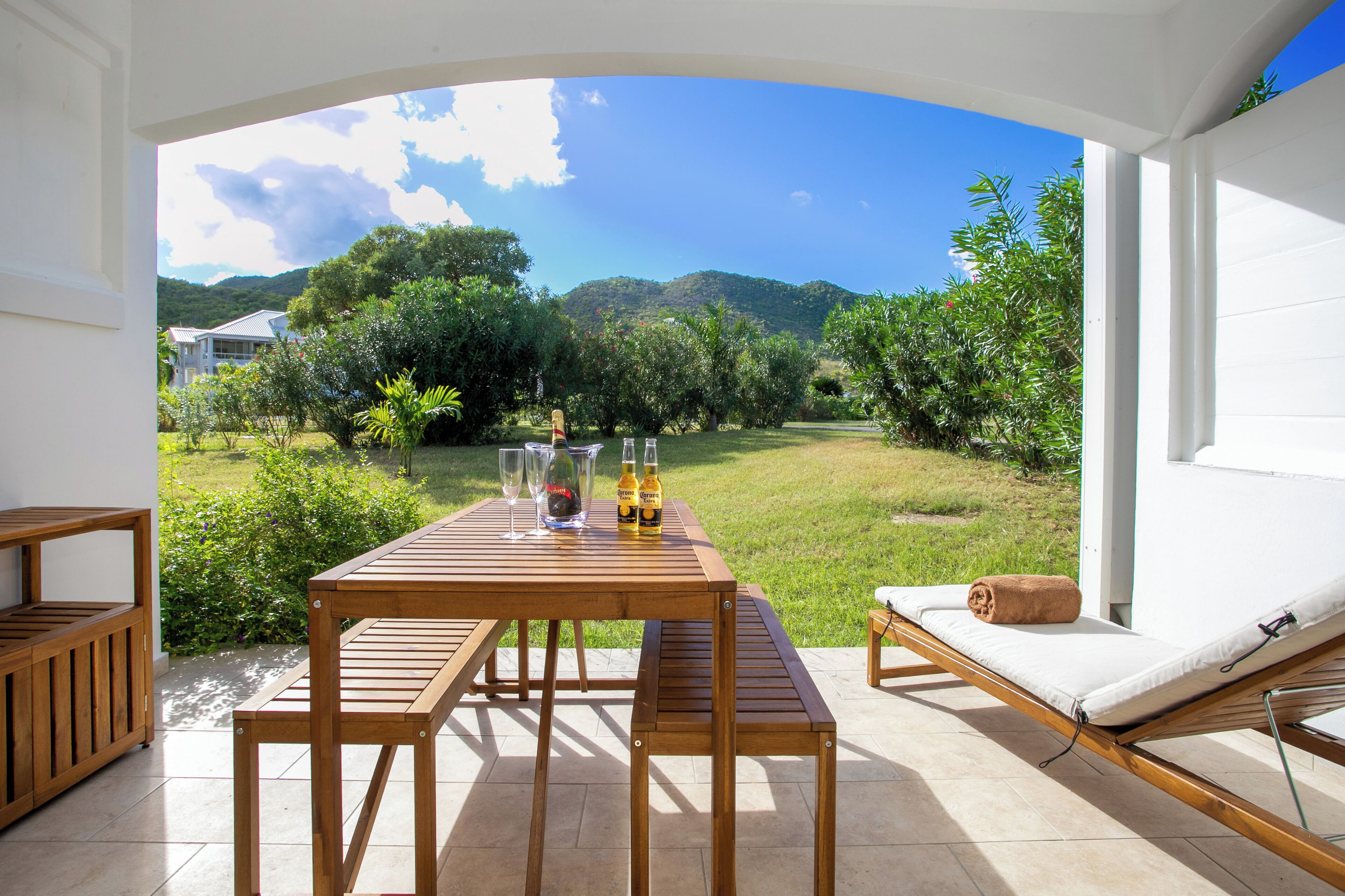 Deluxe Studio Suite, Garden View | Outdoor dining