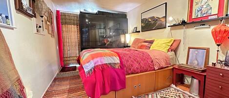 Iron/ironing board, internet, bed sheets