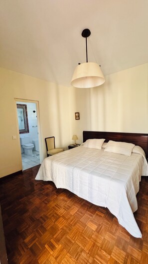 5 bedrooms, desk, iron/ironing board, travel cot - Casa Sevilla -Giralda, villa with swimming pool just a few minutes from the center of Seville  (Mairena del Aljarafe)