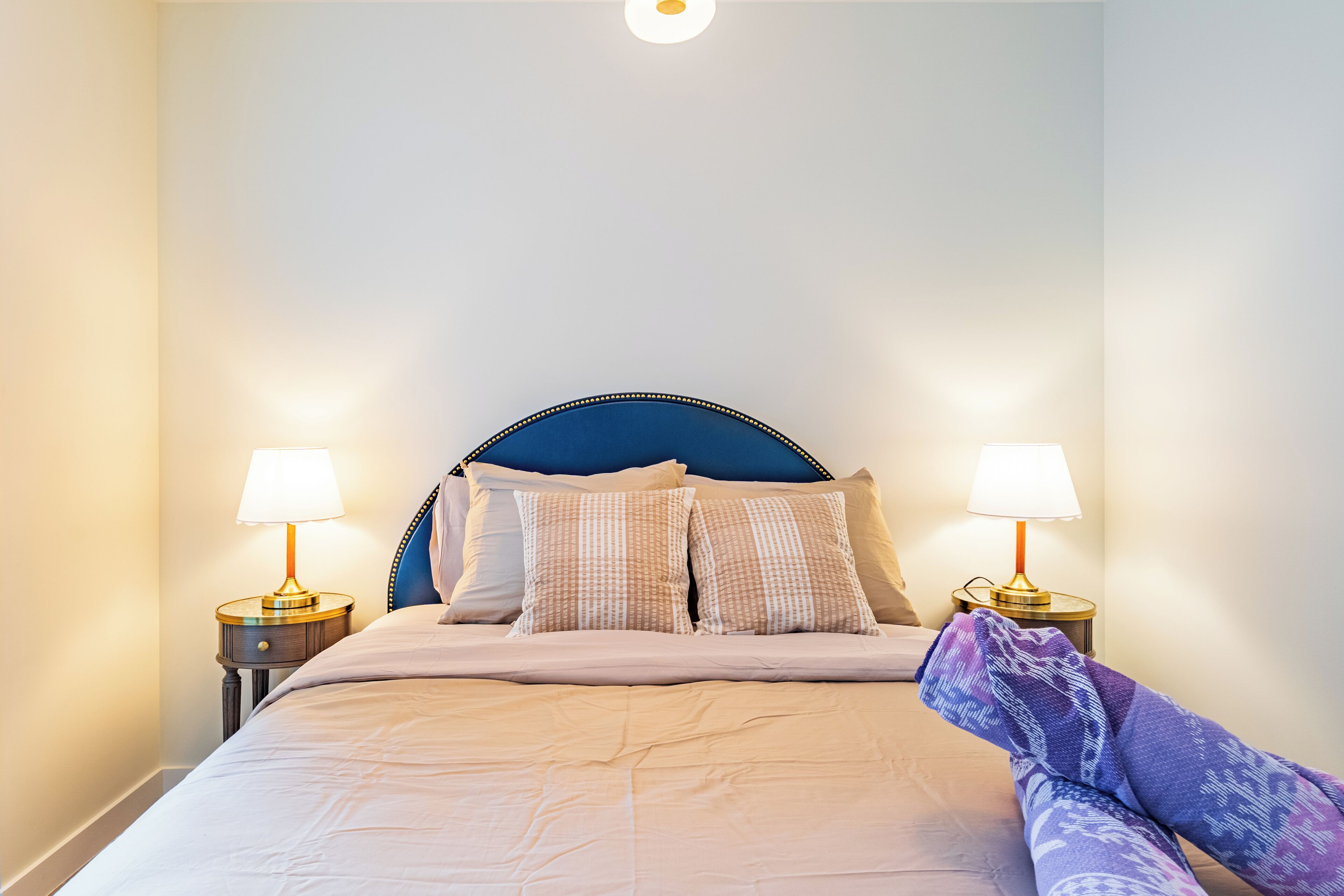 2 habitaciones, escritorio, tabla de planchar con plancha y wifi gratis 