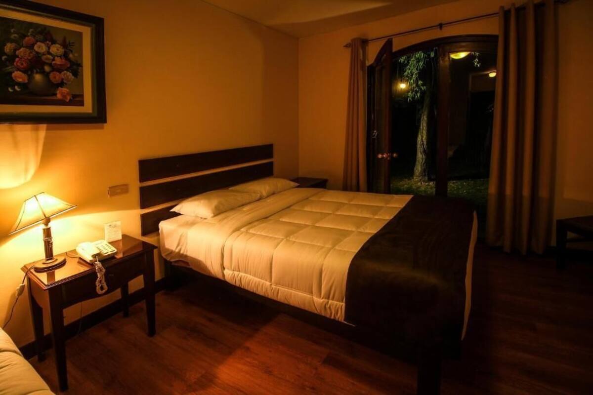 Double Room, Patio, Courtyard View | In-room safe, iron/ironing board, free WiFi