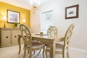 Dining - Breezeswept Spacious 3 bed, 3 bath, Miami (North Miami)