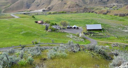 Triple L Ranch. Dog Friendly. Private escape only 10 minutes to Snake River.