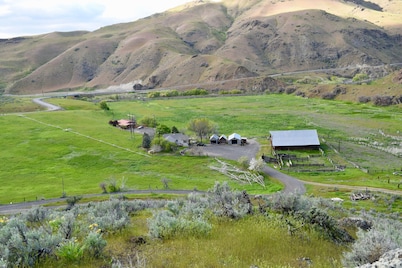 Triple L Ranch. Dog Friendly. Private escape only 10 minutes to Snake River.