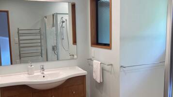 Shower, hair dryer, towels, shampoo