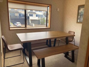 Dining - Retro Charm in the Mount (Mount Maunganui)