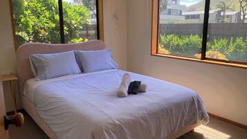Iron/ironing board, WiFi, bed sheets