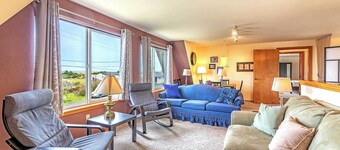 3BR Beachfront Home | Fireplace | Dogs OK