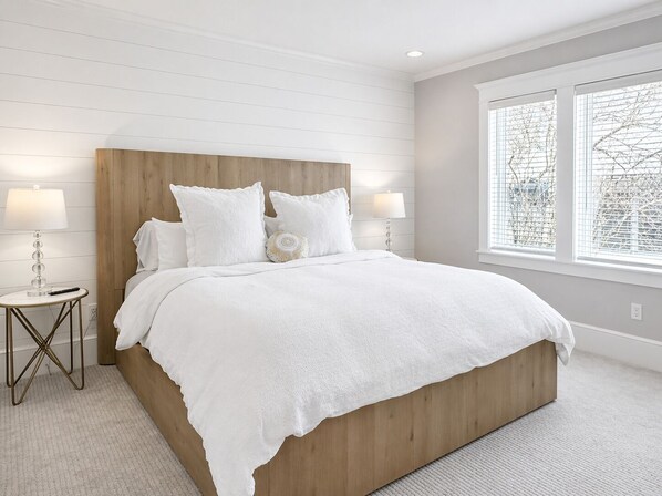 5 bedrooms, desk, iron/ironing board, WiFi