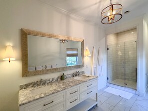 Douche, serviettes fournies