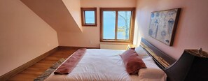 Iron/ironing board, WiFi, bed sheets - Experience the magic of this extraordinary oceanfront retreat in Blue Hill. (Brooklin)