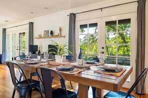 Dining - Oak and Stone | Pool + Glen Ellen Wine Country (Glen Ellen)