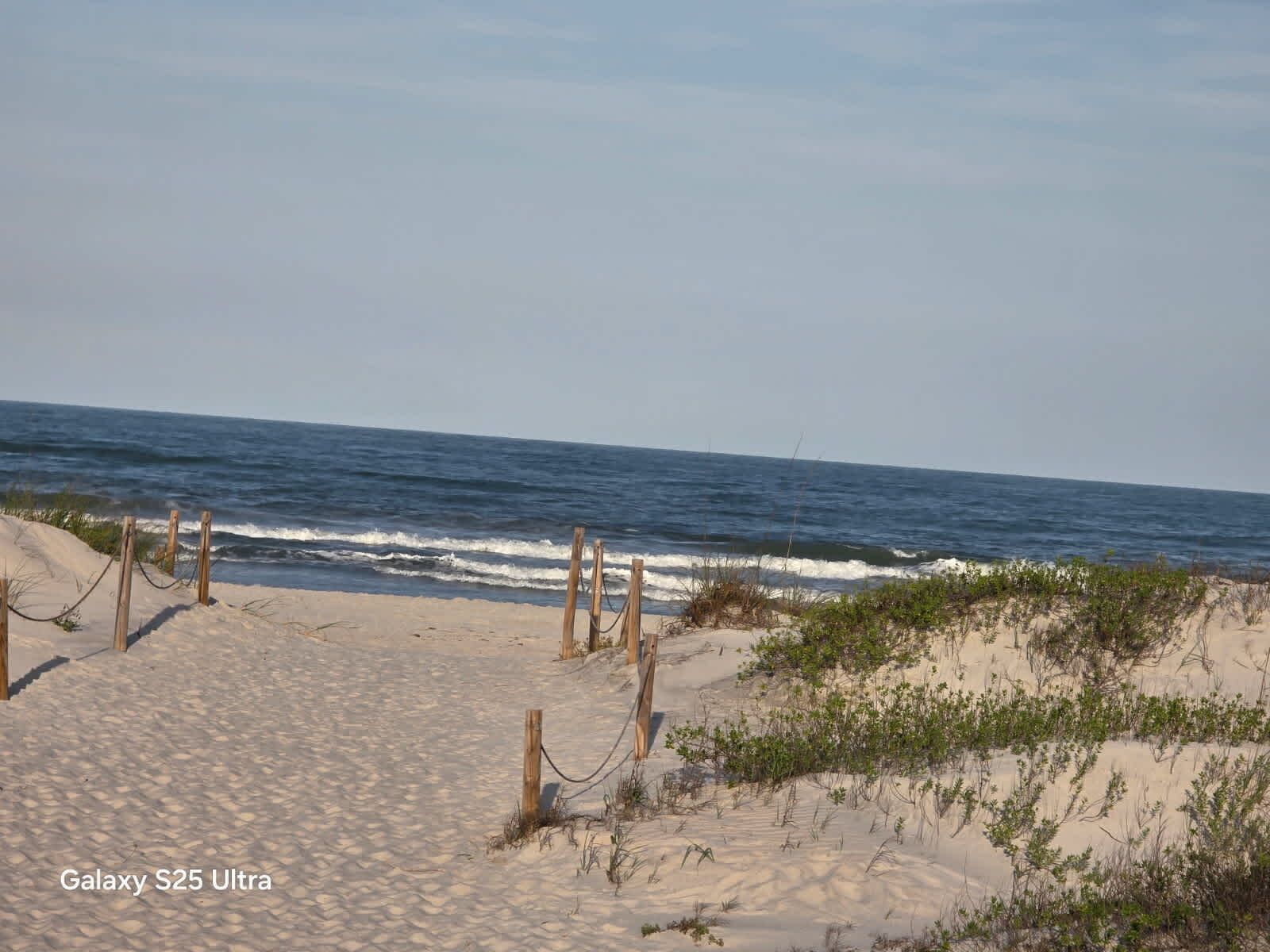På stranden