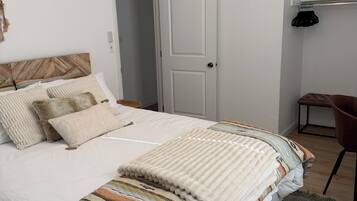 2 habitaciones, escritorio, tabla de planchar con plancha y wifi gratis