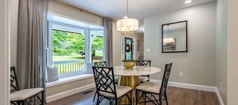 Family Home Near LakePoint with Porch Swing