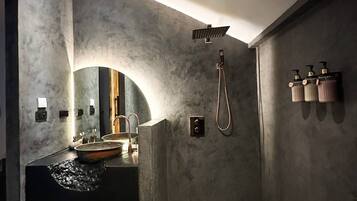 House, 3 Bedrooms, Balcony | Bathroom