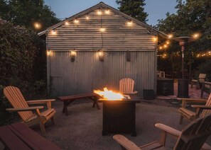 Terrace/patio - Charming Vintage Retreat Near Griffith Park (Los Angeles)