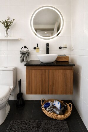 Bathroom - It's Always Sunny in this Roma Norte Apartment (Mexico City)