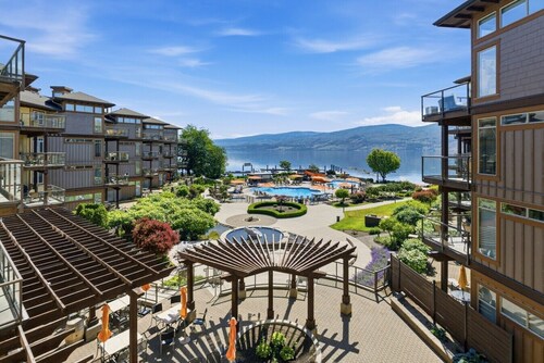 Luxury Suite at Cove Resort with Full Amenities