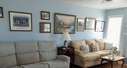 Jayne's Timeless Treasures 1- bedroom Bed and Breakfast in charming Port Matilda