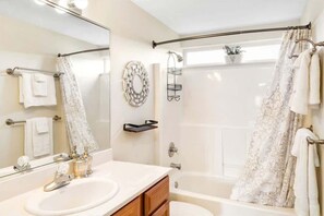 Shower, hair dryer - Oceanfront | Game Room | Clamming | Deck (Ocean Shores)