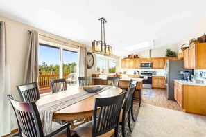 Fridge, microwave, oven, dishwasher - Oceanfront | Game Room | Clamming | Deck (Ocean Shores)