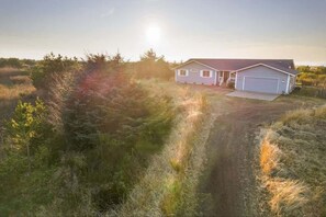 Exterior - Oceanfront | Game Room | Clamming | Deck (Ocean Shores)
