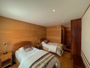 Standard Twin Room, City View | Desk, laptop workspace, free WiFi