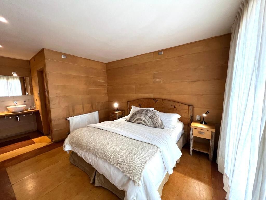Habitación estándar doble, balcón, vistas parciales al mar | Escritorio, espacio para trabajar con un portátil, wifi gratis