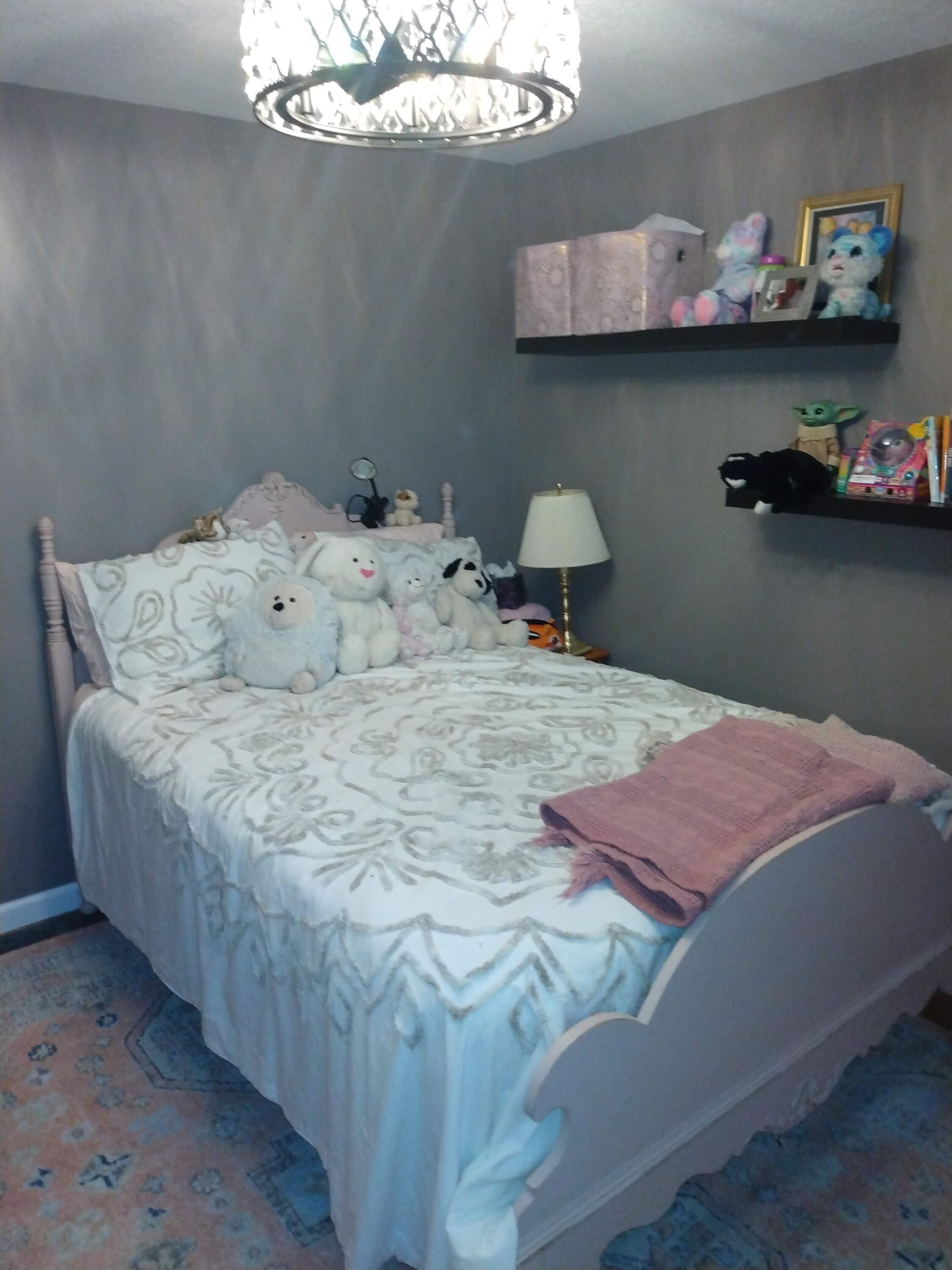 2 bedrooms, desk, iron/ironing board, travel crib