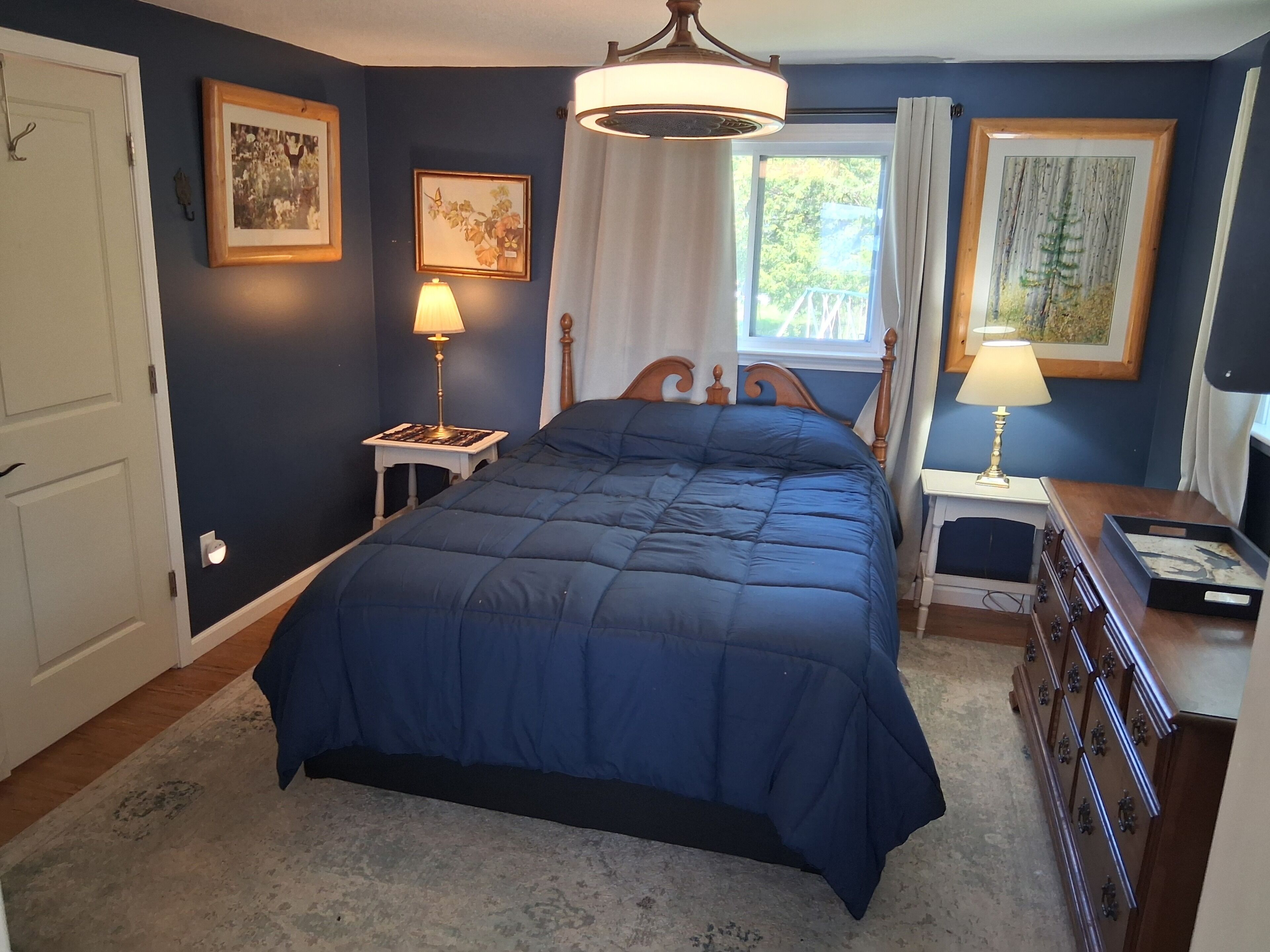 2 bedrooms, desk, iron/ironing board, travel crib