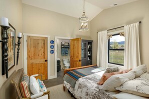Desk, iron/ironing board, free WiFi, bed sheets - New! Secluded retreat with Hot Tub and Mountain Views near Bozeman! (Gallatin Gateway)