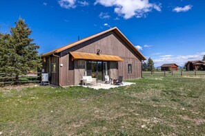 Exterior - New! Secluded retreat with Hot Tub and Mountain Views near Bozeman! (Gallatin Gateway)