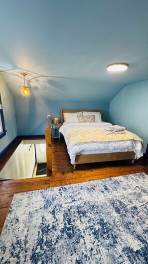 5 bedrooms, iron/ironing board, WiFi, bed sheets