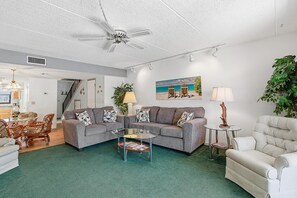 Living area - Oasis 18 (Daytona Beach)