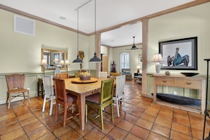 Dining - Spacious pet friendly large home with plunge pool! (St. Simons Island)