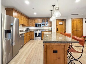 Fridge, microwave, oven, stovetop - Lodge at Mountaineer Square 3 Bedroom, 3 Bath, Base Area Luxury (Crested Butte)