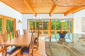 Dining - Mountain View Home | Near Leavenworth | Sleeps 8 (Leavenworth)