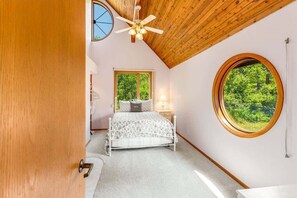 WiFi, bed sheets - Mountain View Home | Near Leavenworth | Sleeps 8 (Leavenworth)