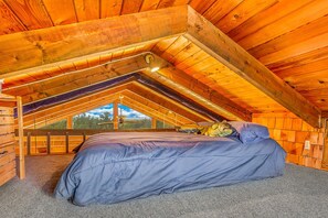 WiFi, bed sheets - 3BR Coastal Home | Near Beach | Dogs OK | Deck (Copalis Beach)