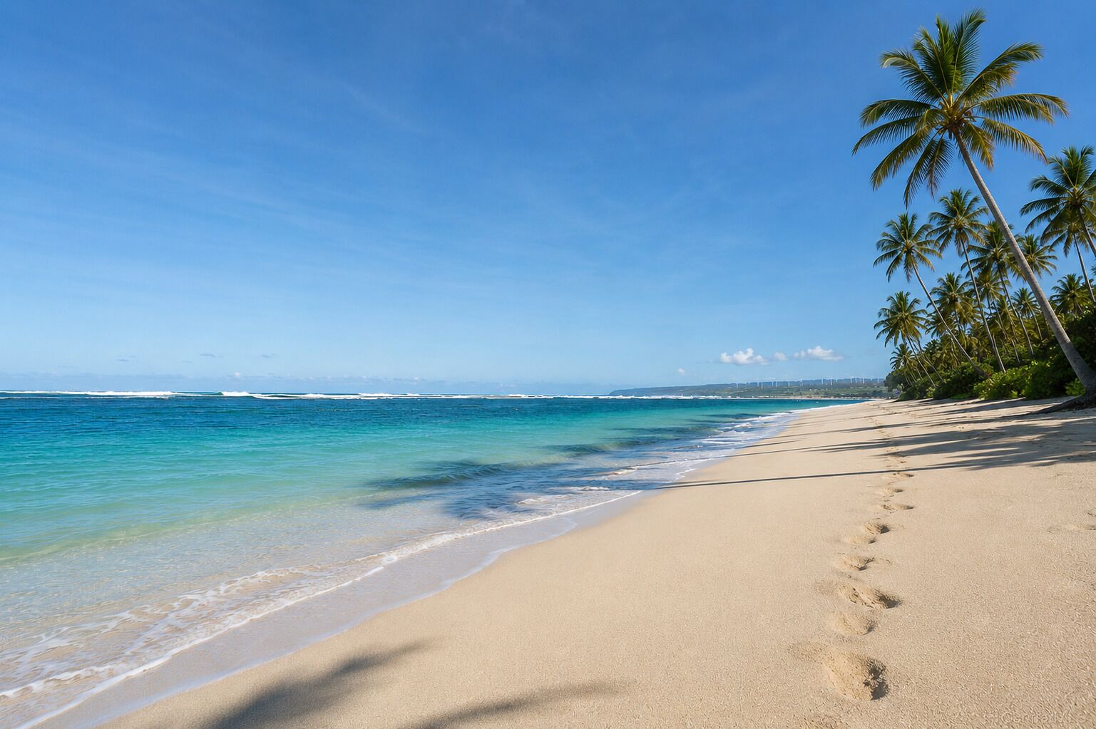 Beach nearby, sun loungers, beach towels