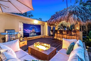 Terrace/patio - Heated Pool/Hot Tub/10 min Beach & Airport - FIFA! (Fort Lauderdale)