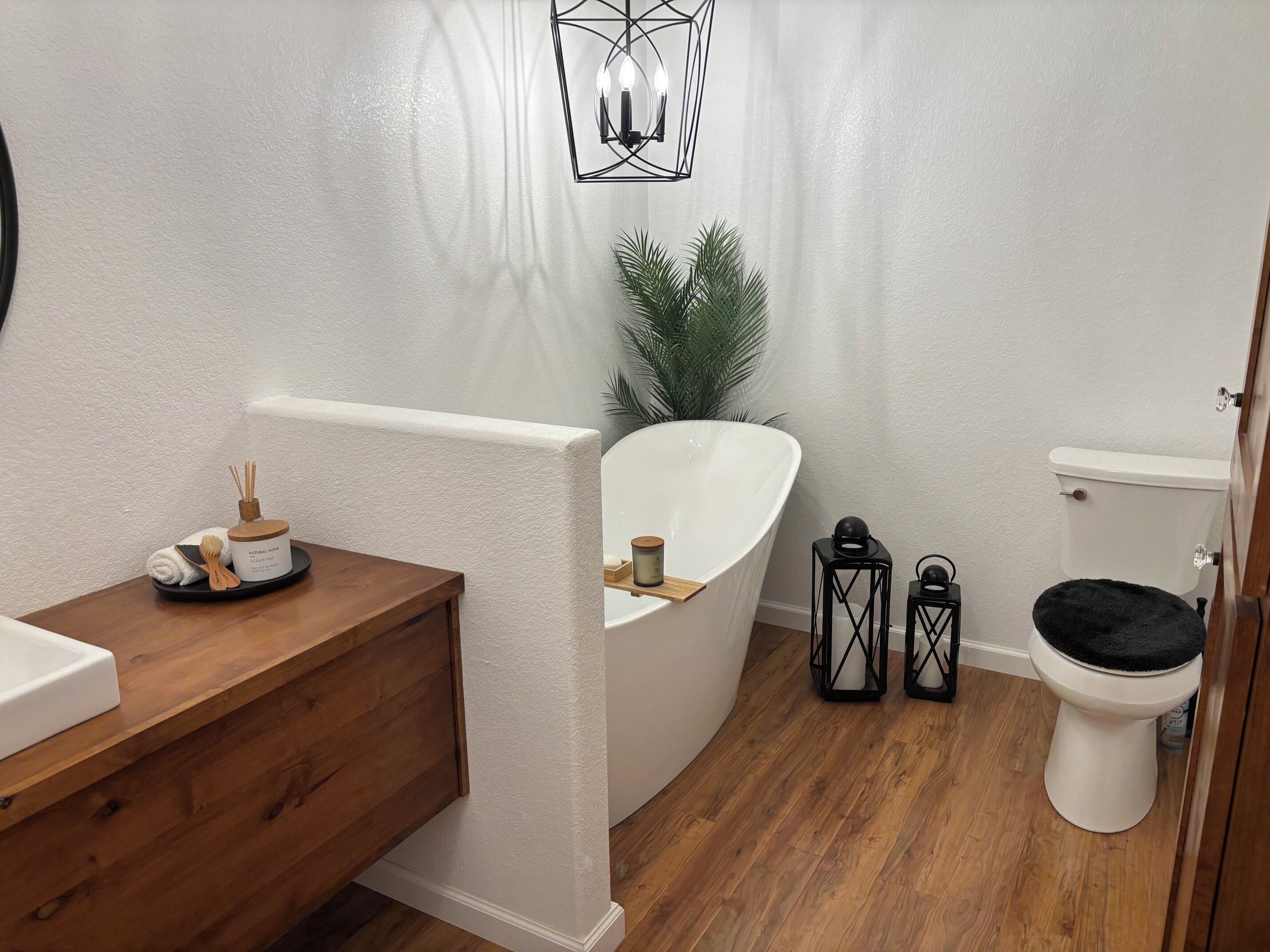Douche, serviettes fournies, savon, papier toilette
