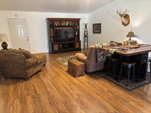 Interior - Barndominium on the Lake-Axtell (Axtell)
