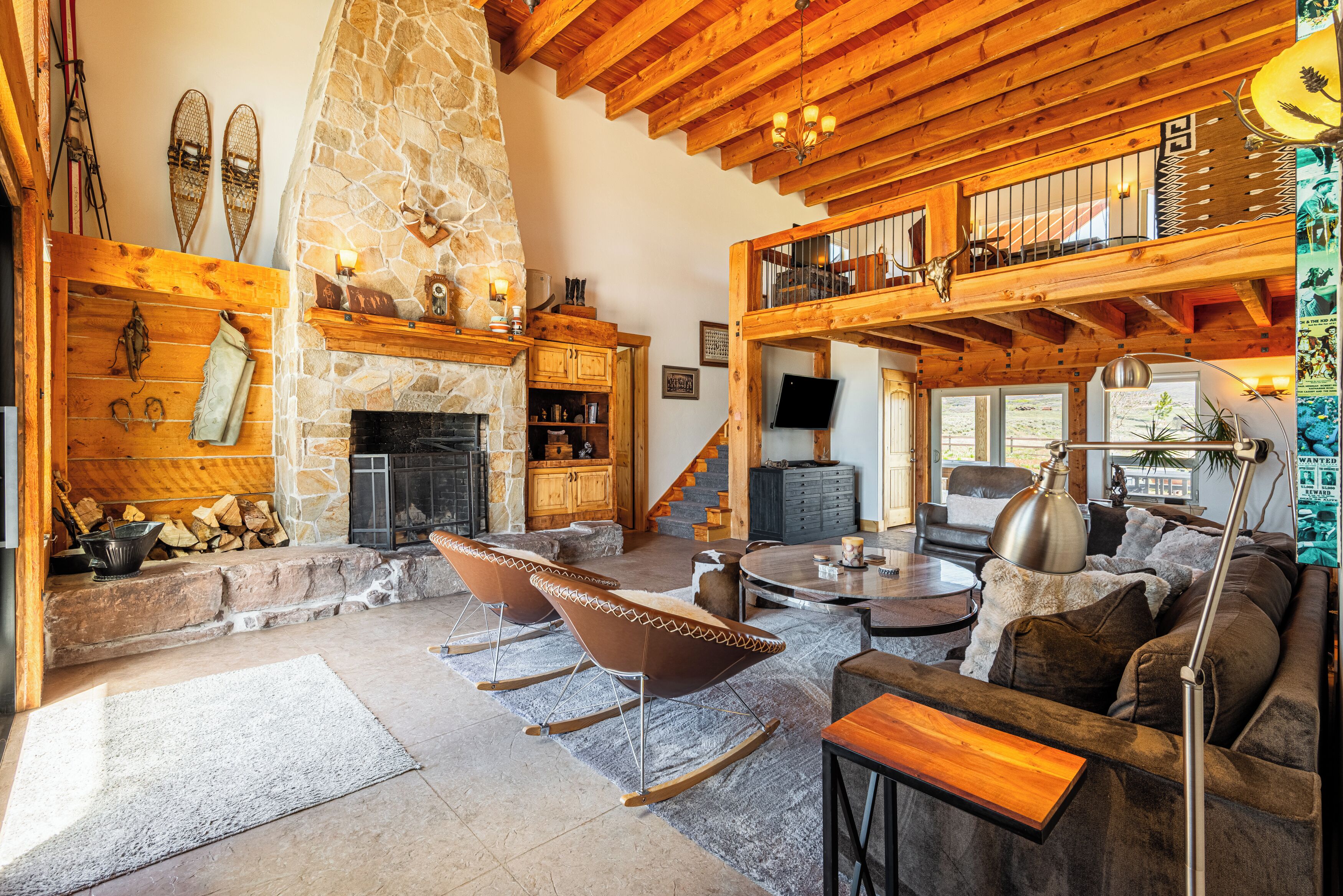 Smart TV, fireplace
