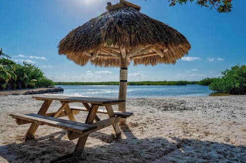 Beachfront Retreat w Pool, Boat Ramp & Dock Rental
