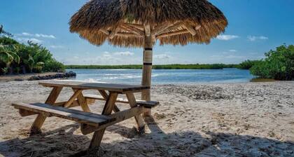 Beachfront Retreat w Pool, Boat Ramp & Dock Rental